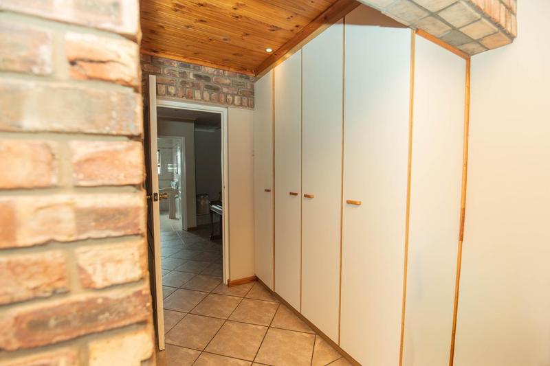 5 Bedroom Property for Sale in Bluewater Bay Eastern Cape
